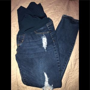 Maternity ripped jeans ❤️